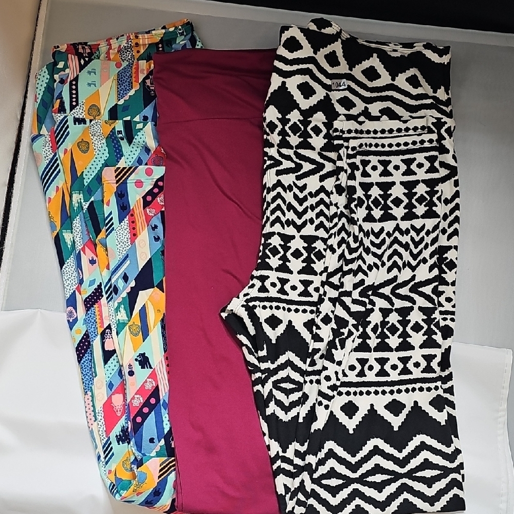 LuLaRoe Black & White Patterned Leggings with Rainbow Logo